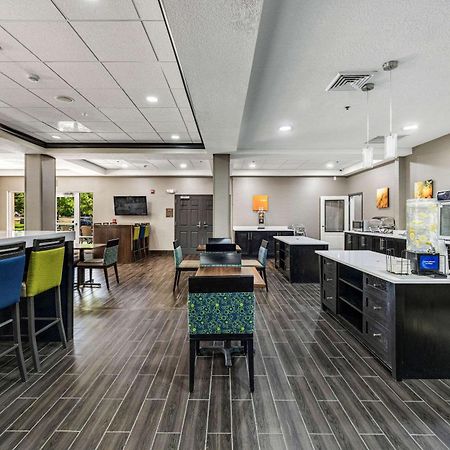 Comfort Inn & Suites Logan Near University Extérieur photo