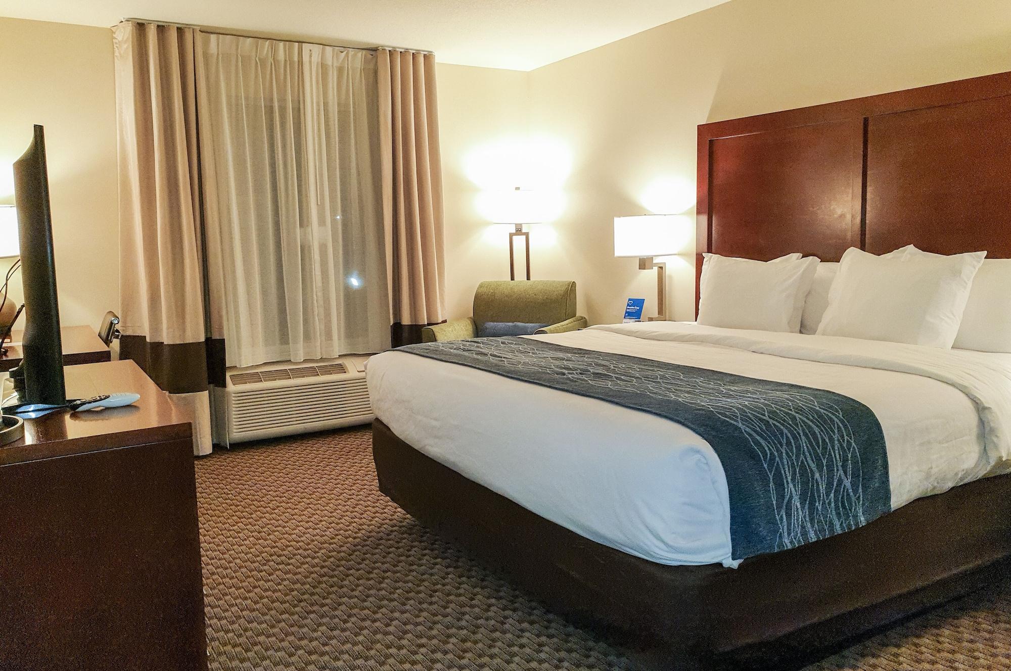 Comfort Inn & Suites Logan Near University Extérieur photo