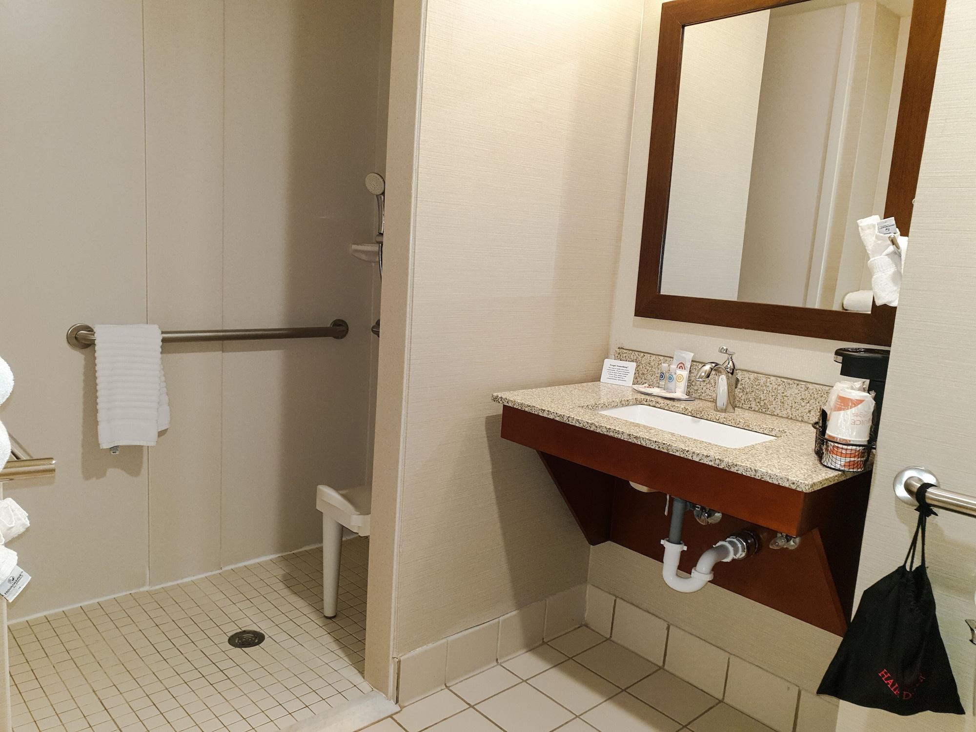 Comfort Inn & Suites Logan Near University Extérieur photo