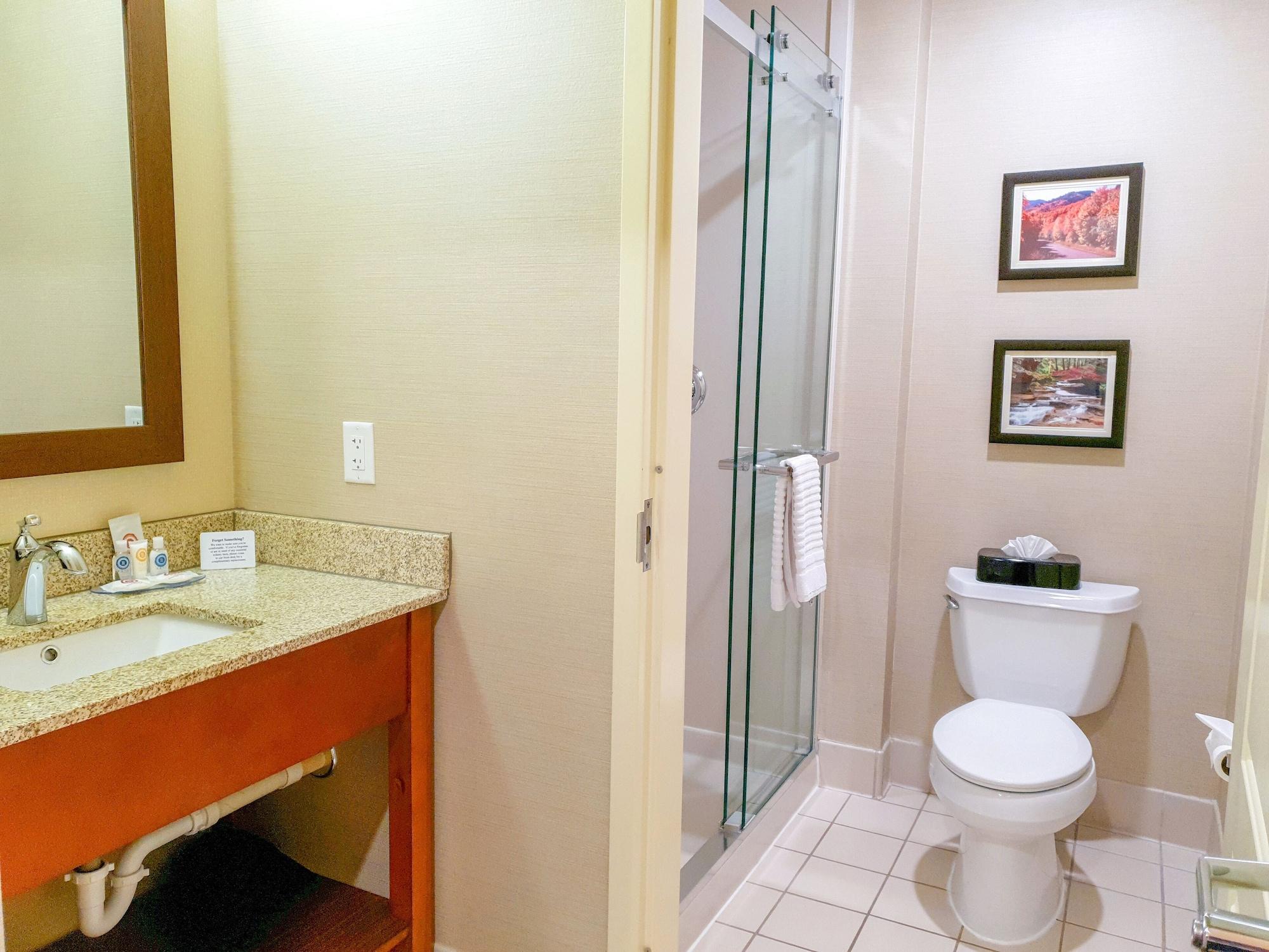 Comfort Inn & Suites Logan Near University Extérieur photo