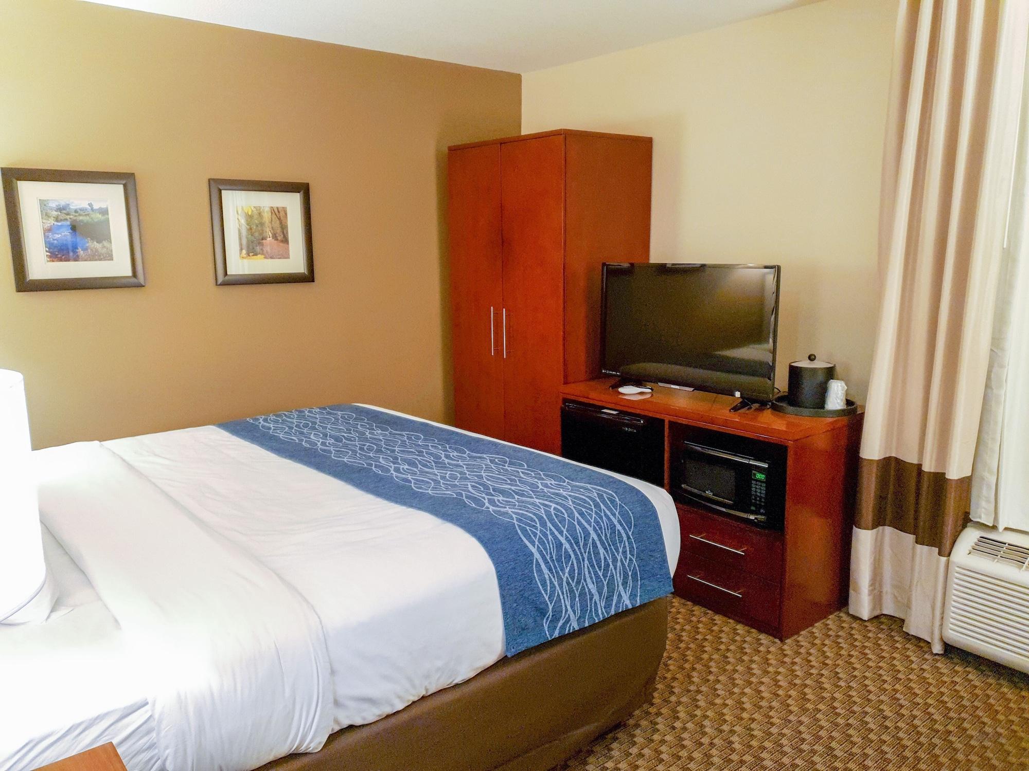 Comfort Inn & Suites Logan Near University Extérieur photo