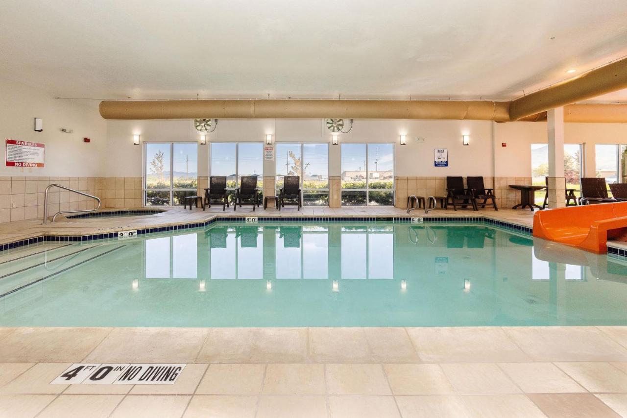 Comfort Inn & Suites Logan Near University Extérieur photo