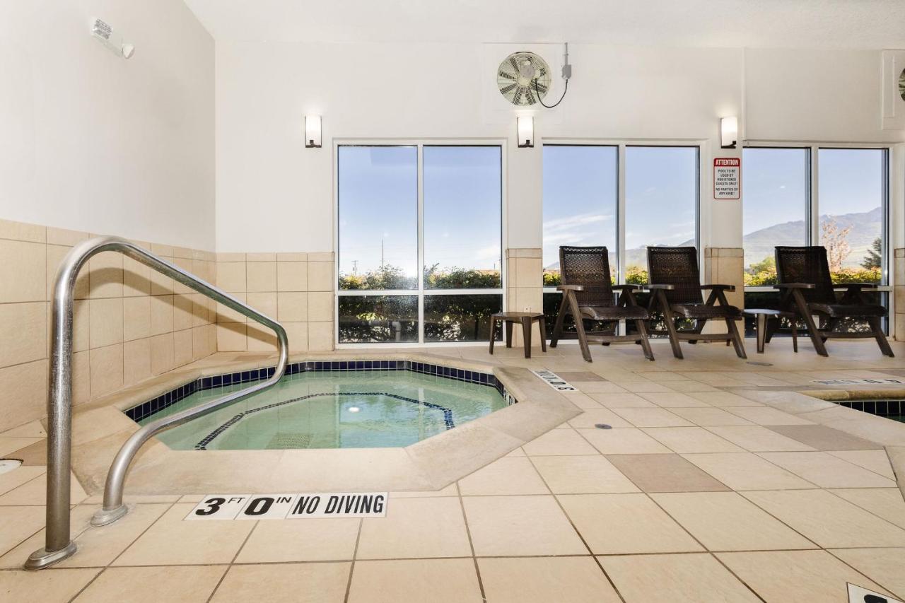 Comfort Inn & Suites Logan Near University Extérieur photo