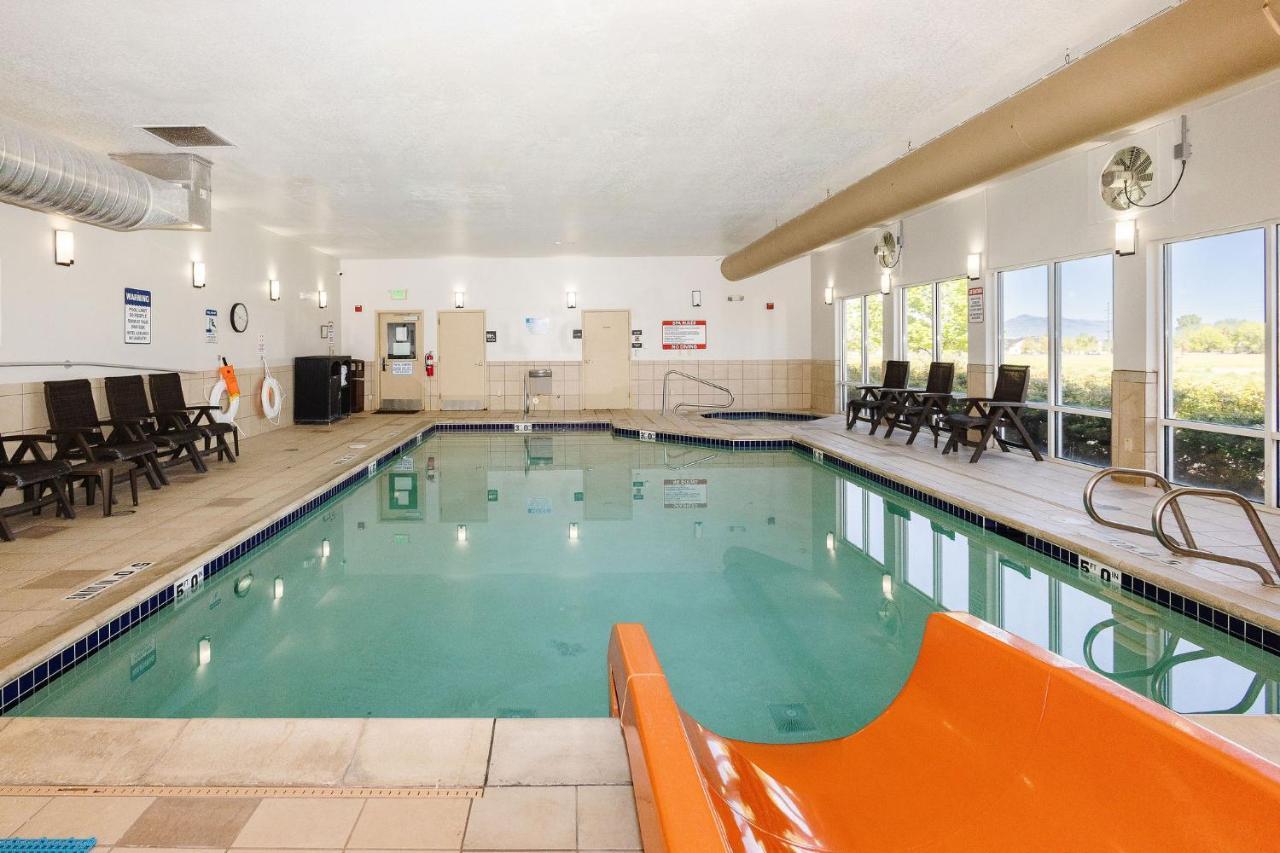 Comfort Inn & Suites Logan Near University Extérieur photo