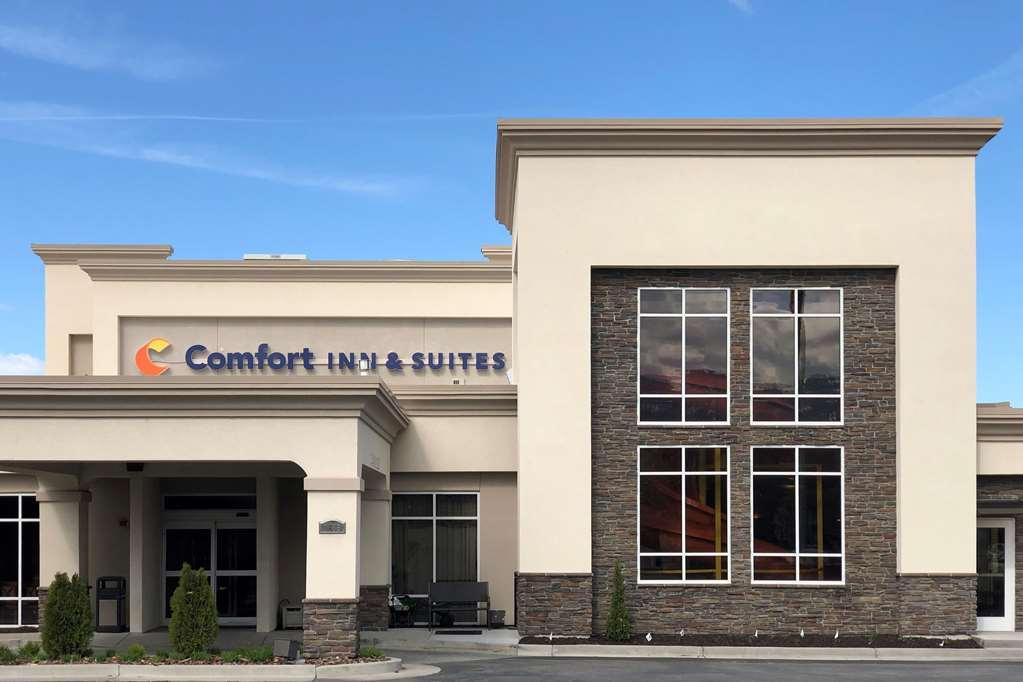 Comfort Inn & Suites Logan Near University Extérieur photo