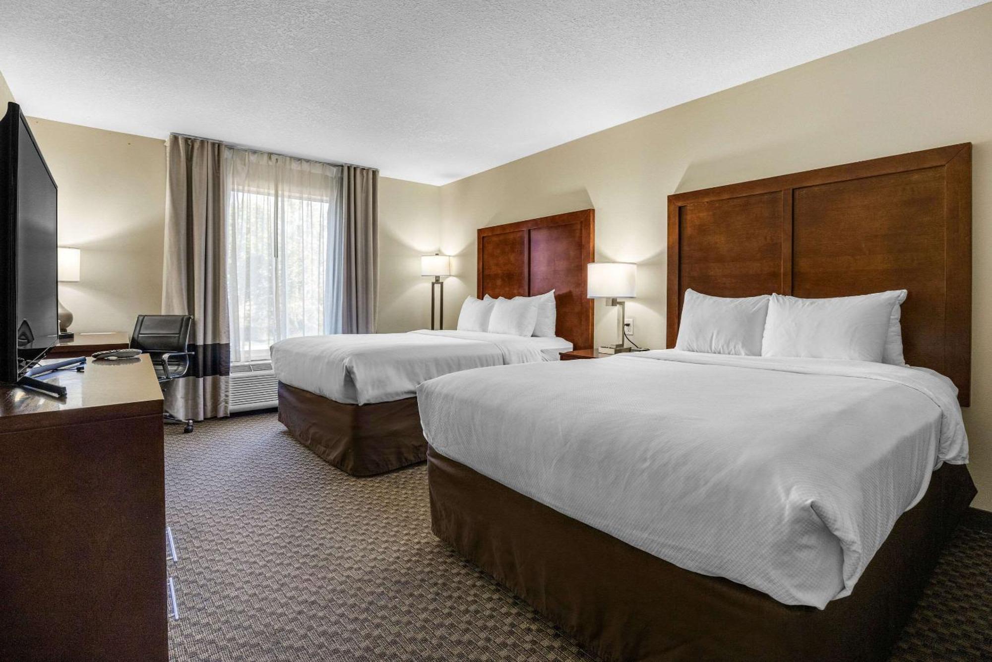 Comfort Inn & Suites Logan Near University Extérieur photo