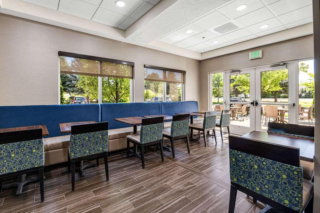 Comfort Inn & Suites Logan Near University Restaurant photo