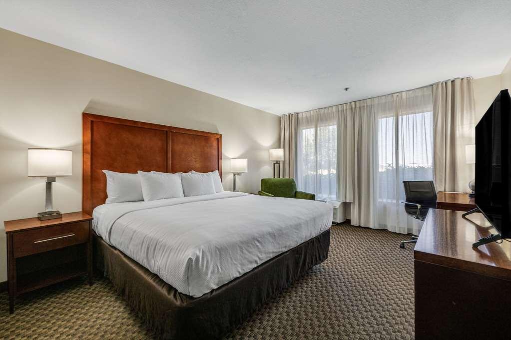Comfort Inn & Suites Logan Near University Chambre photo